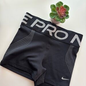 NWT Nike Pro Dri-Fit Shorts Small